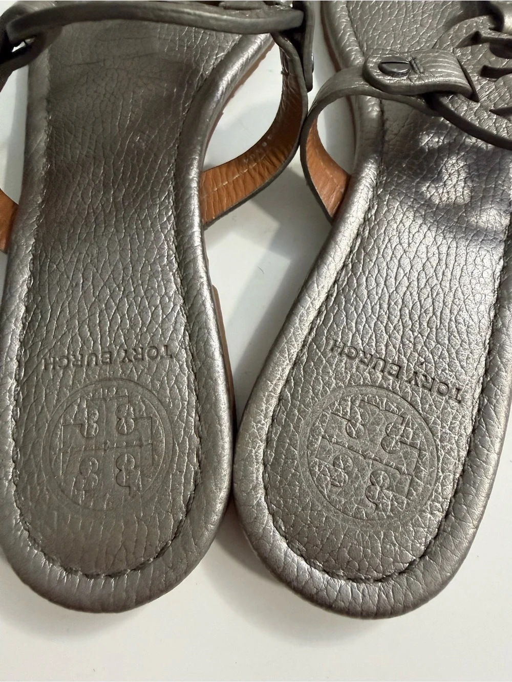 Tory Burch miller Metallic size 8 Pewter Logo Thong Sandals